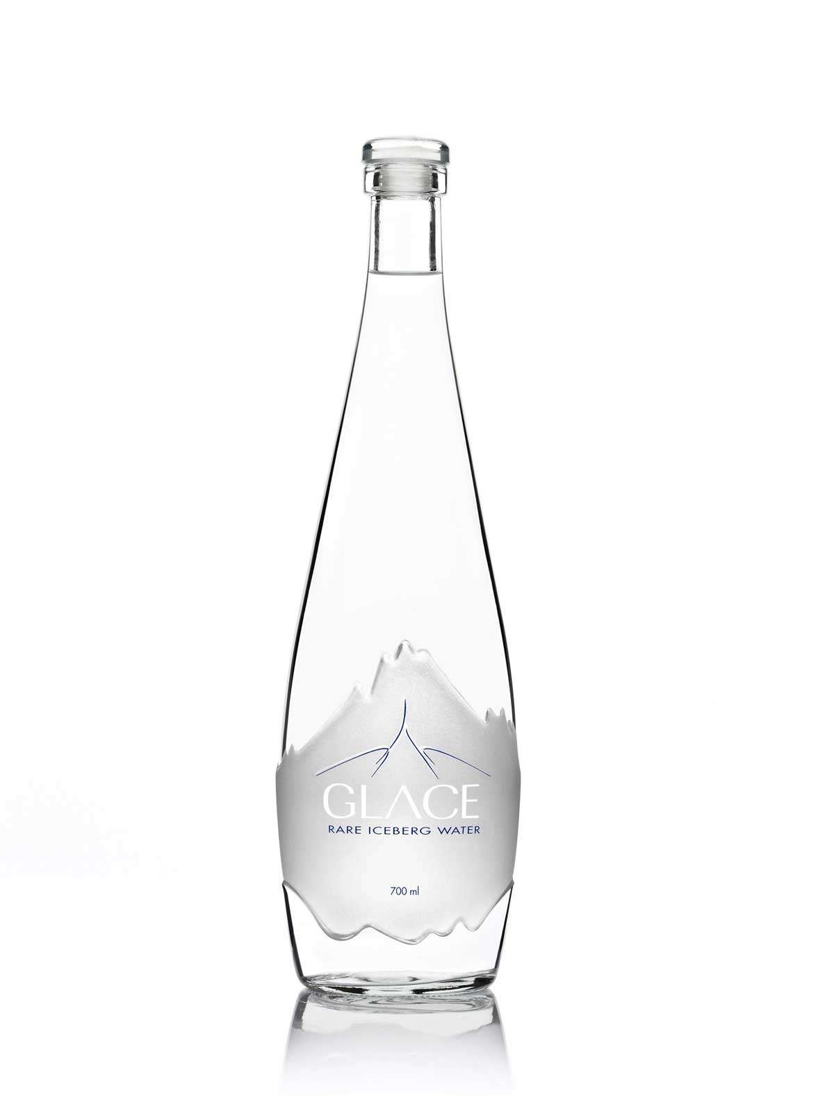 Дорогая вода в бутылках. Бутылка Айсберг. Минеральная вода в стекле. Самая дорогая бутылка воды.